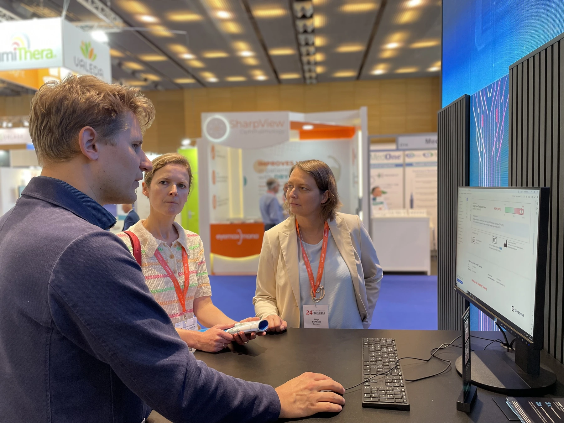 Démonstration du logiciel deepeye sur le stand du congrès EURETINA